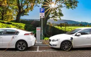 APIA: Scădere de 35,9% a înmatriculărilor de mașini electrice în martie