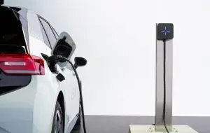 Piața de mașini electrice din România a încetinit în 2024 iar parcul auto a ajuns la aproape 55.000 de mii de bucăți