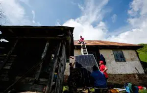 Proiectul „Energie pentru Viață” la a zecea etapă: lumină pentru 11 gospodării din Buzău